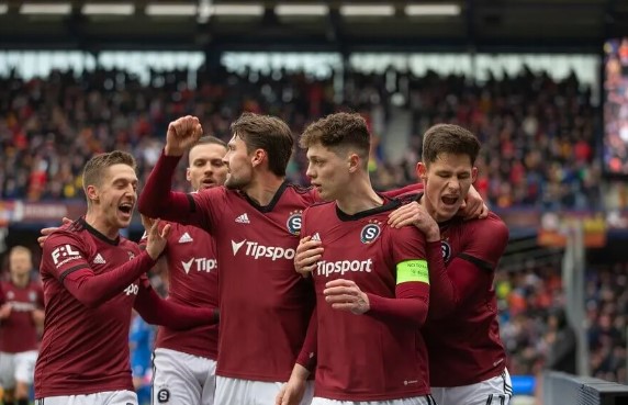 加拉塔萨雷：欧冠赛场的&ldquo;逆袭风暴眼&rdquo;